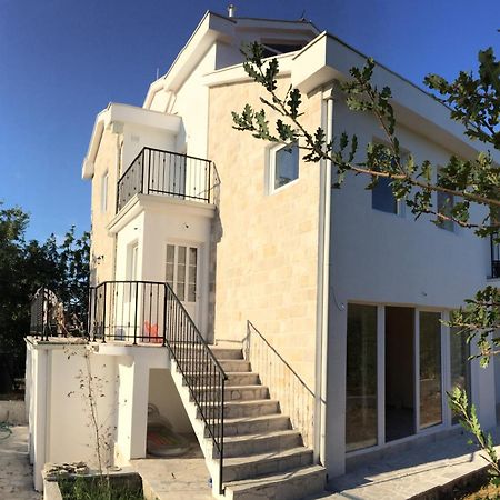 Patrick House Villa ติวัต ภายนอก รูปภาพ