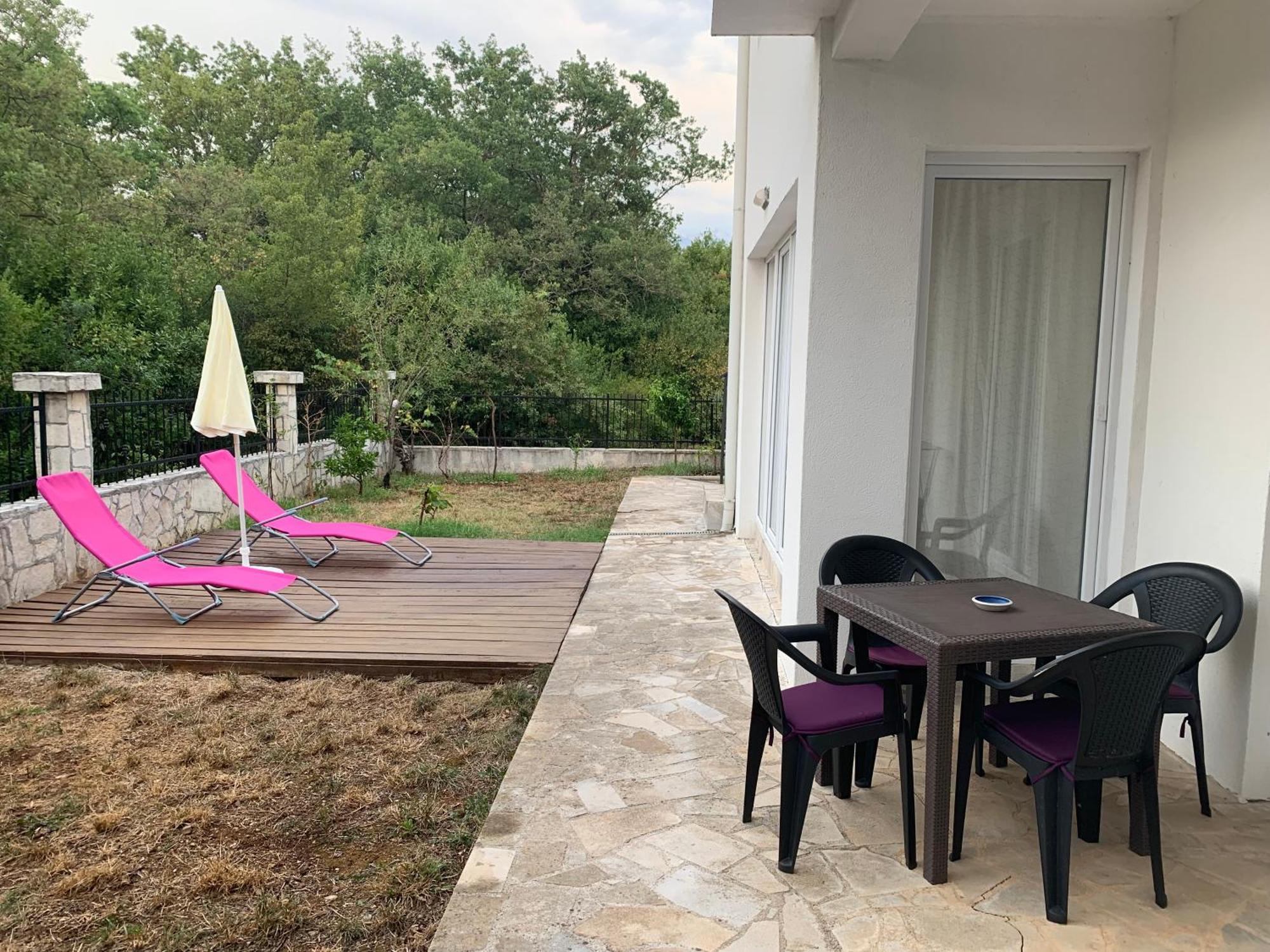 Patrick House Villa ติวัต ภายนอก รูปภาพ