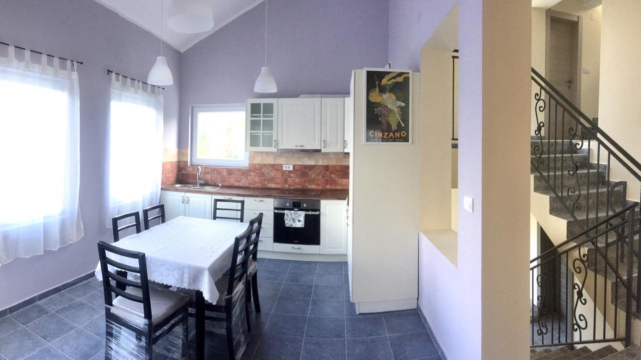Patrick House Villa ติวัต ภายนอก รูปภาพ