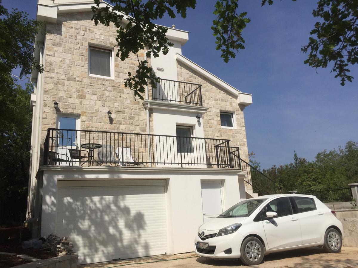 Patrick House Villa ติวัต ภายนอก รูปภาพ